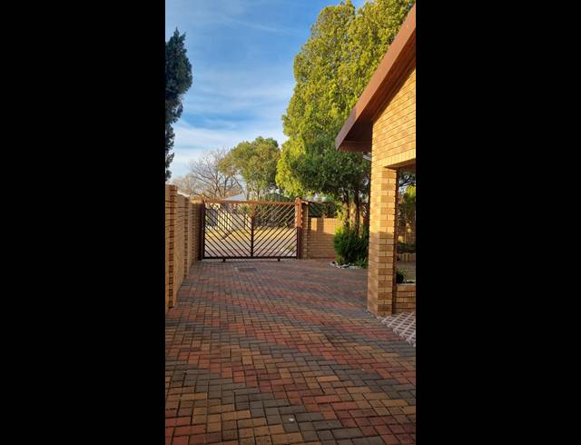 4 BEDROOM HOUSE FOR SALE IN FERNWOOD